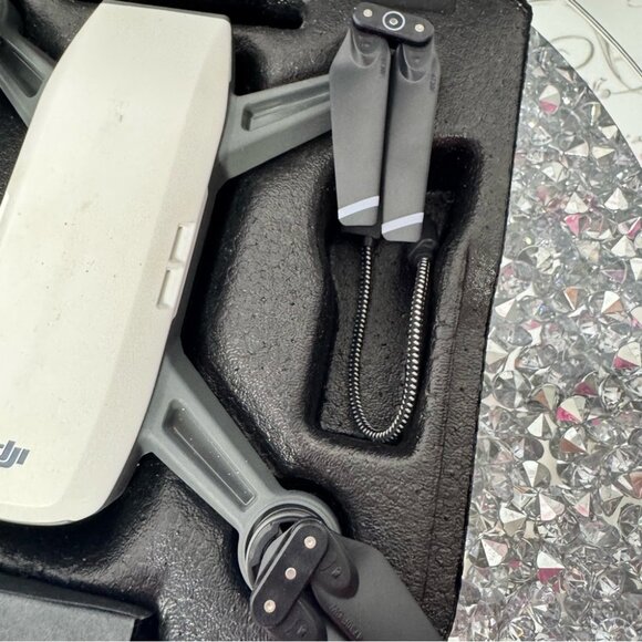 DJI spark drone case charging cable in box - Picture 12 of 14